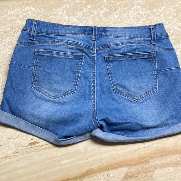 WAX JEAN Womens shorts - Picture 2 of 4